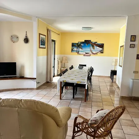 Refined In With Private Pool Enna