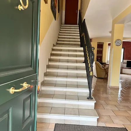 Refined In With Private Pool * Enna