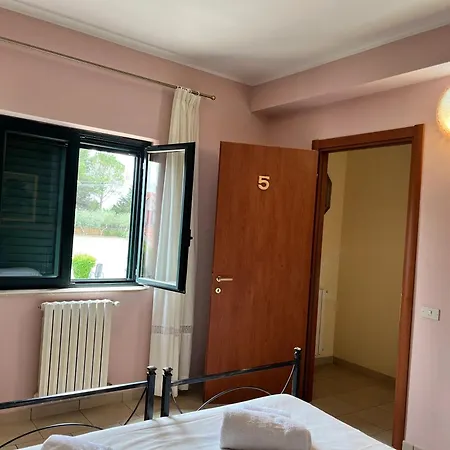 Refined In With Private Pool Enna