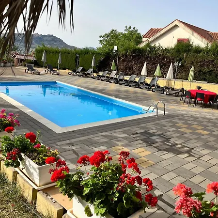 Refined In With Private Pool * Enna