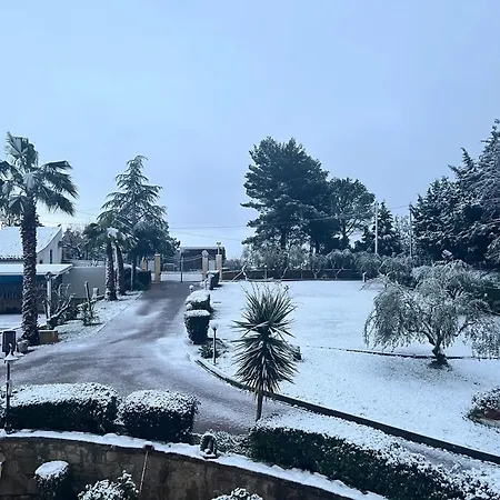 Refined In With Private Pool Enna